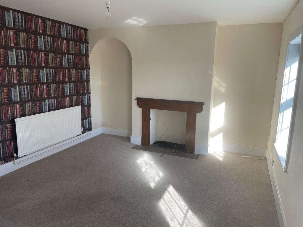 Lot: 105 - THREE BEDROOM HOUSE FOR IMPROVEMENT -